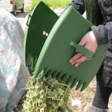 Великі садові лопати для листя і трави